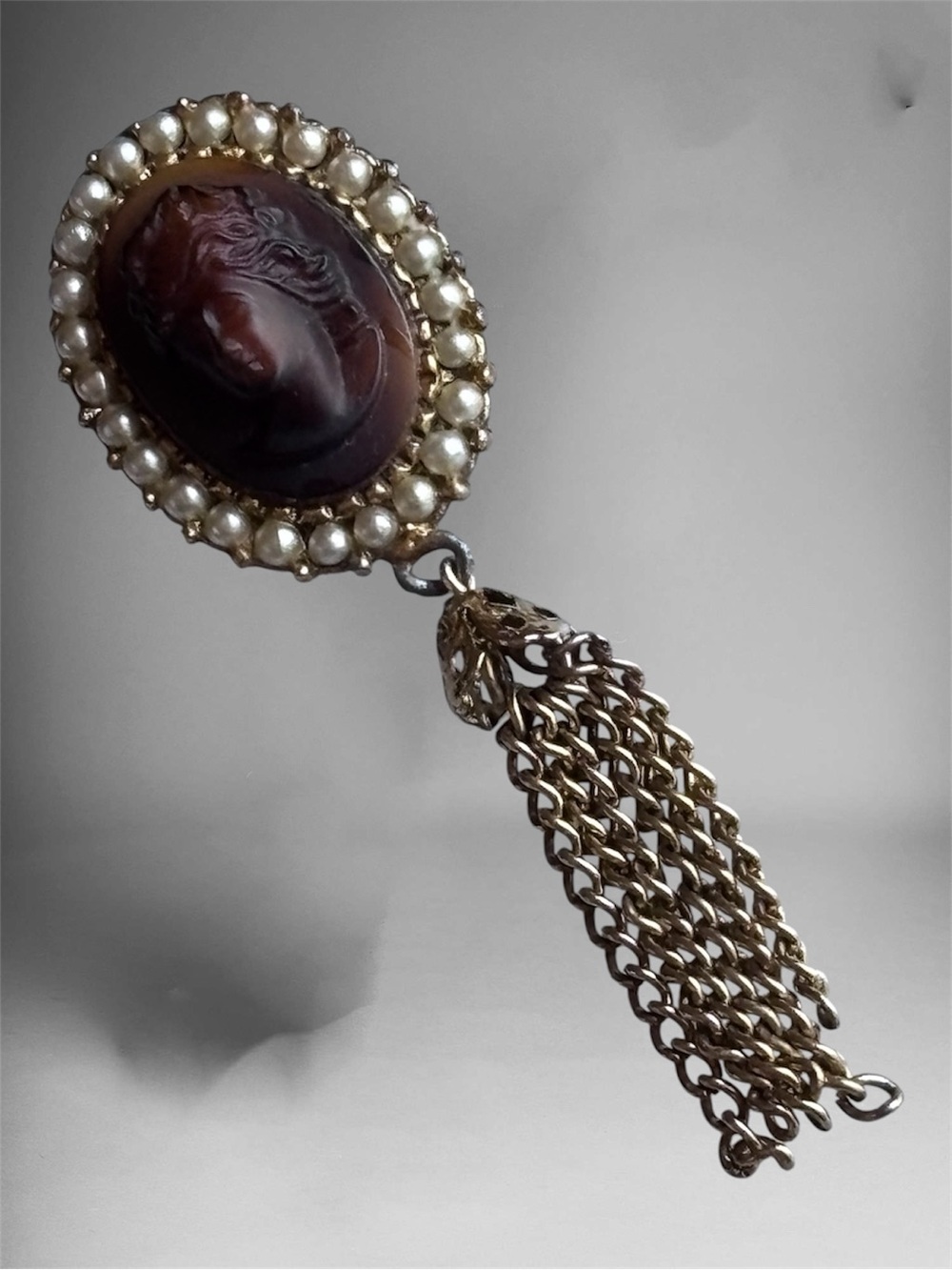 🌼VTG Victorian Revival Cameo Brooch
